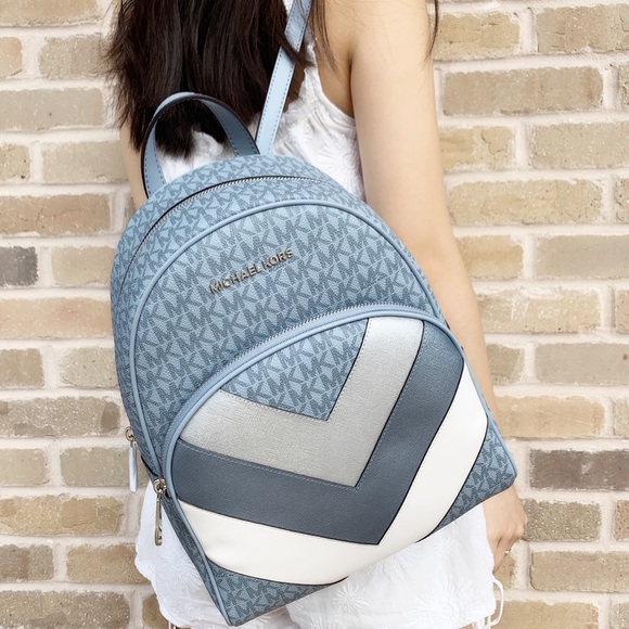 Michael kors signature backpack Pick 1 - Picture 6 of 8